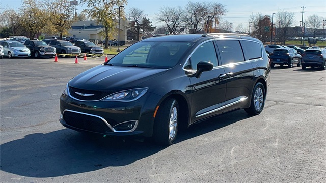 Used 2017 Black Chrysler Touring L image 51