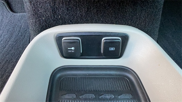 Used 2017 Black Chrysler Touring L image 30