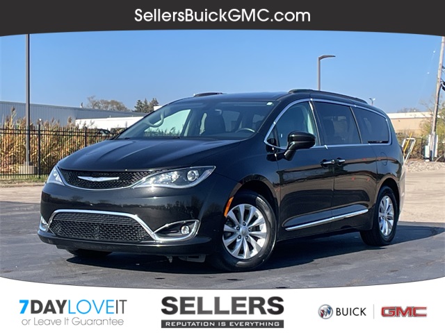 Used 2017 Black Chrysler Touring L image 1