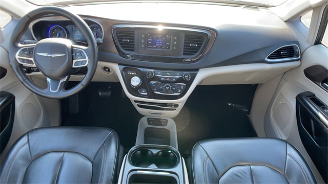 Used 2017 Black Chrysler Touring L image 6