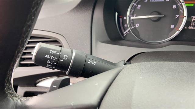 Used 2020 Black Acura Technology image 15