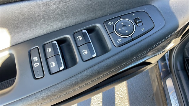 Used 2019 Black Hyundai Ultimate 2.4 image 11