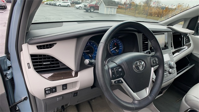 Used 2015 Blue Toyota XLE image 11