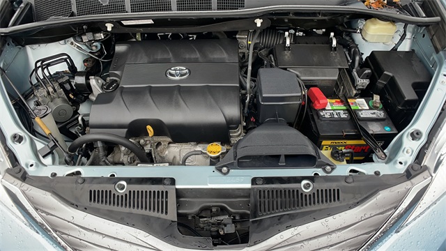 Used 2015 Blue Toyota XLE image 43
