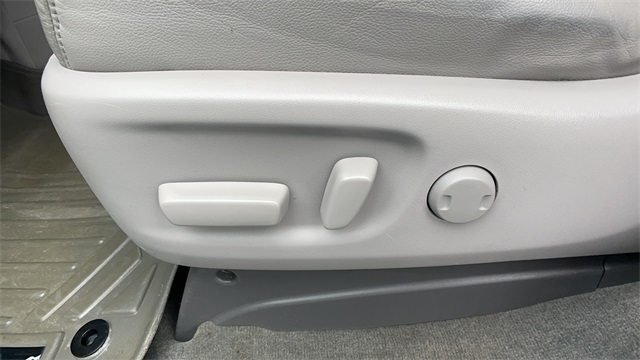 Used 2015 Blue Toyota XLE image 32