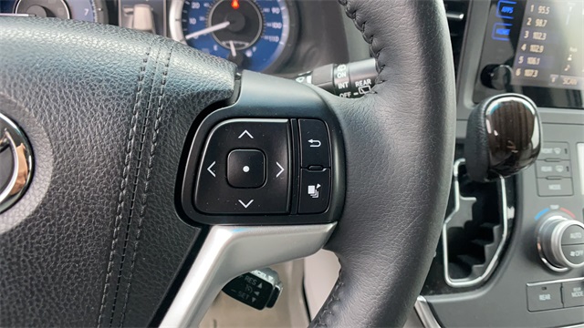Used 2015 Blue Toyota XLE image 16