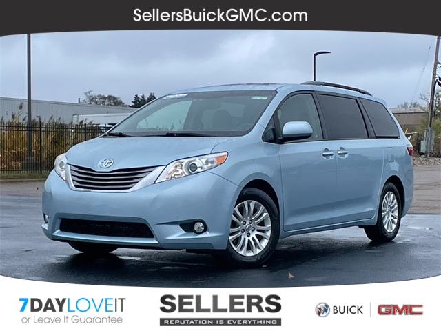 Used 2015 Blue Toyota XLE image 1