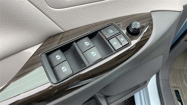 Used 2015 Blue Toyota XLE image 10