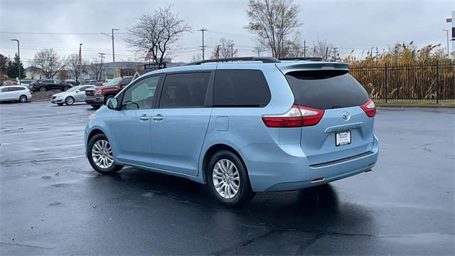 Used 2015 Blue Toyota XLE image 39