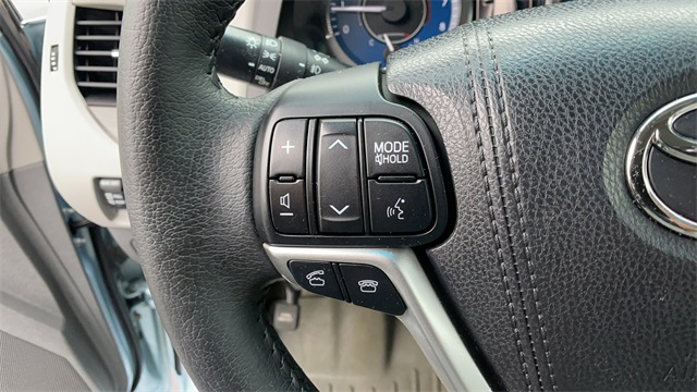 Used 2015 Blue Toyota XLE image 15