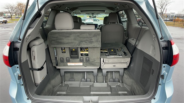 Used 2015 Blue Toyota XLE image 37