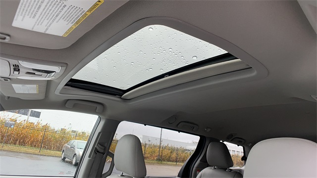 Used 2015 Blue Toyota XLE image 30