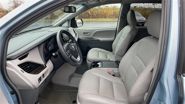 Used 2015 Blue Toyota XLE image 5