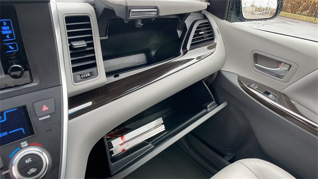 Used 2015 Blue Toyota XLE image 28