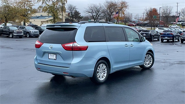 Used 2015 Blue Toyota XLE image 3