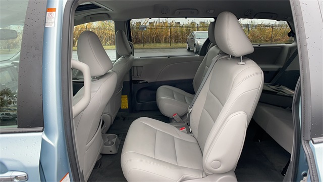 Used 2015 Blue Toyota XLE image 33