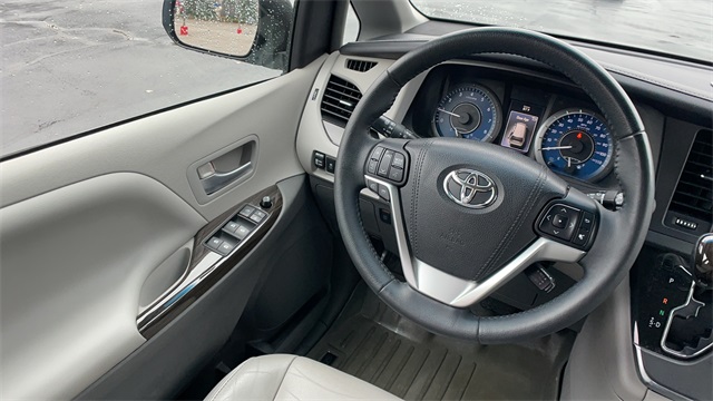 Used 2015 Blue Toyota XLE image 7