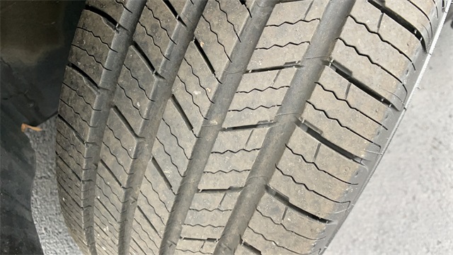 Used 2016 Silver Buick Base image 39