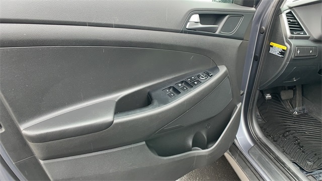 Used 2016 Gray Hyundai SE image 8