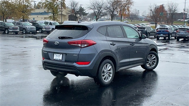 Used 2016 Gray Hyundai SE image 3