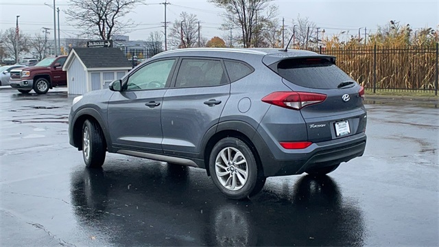 Used 2016 Gray Hyundai SE image 4