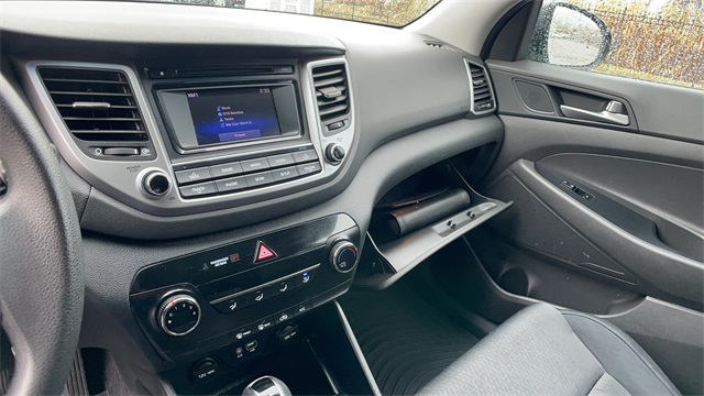 Used 2016 Gray Hyundai SE image 19