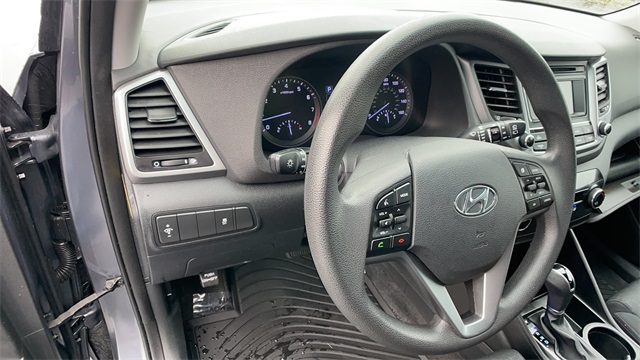 Used 2016 Gray Hyundai SE image 11