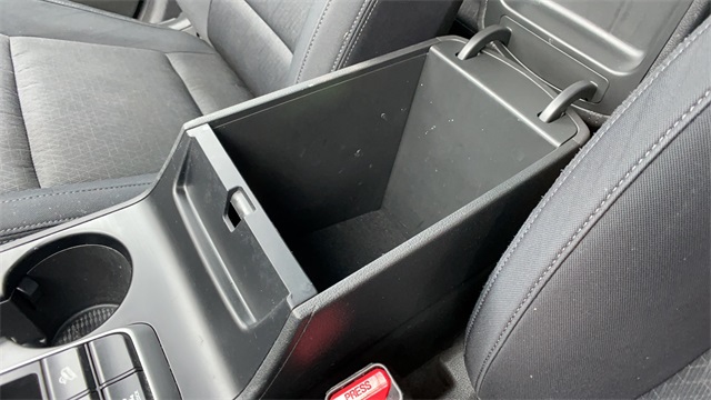 Used 2016 Gray Hyundai SE image 27