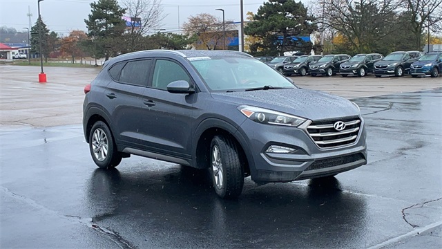 Used 2016 Gray Hyundai SE image 2
