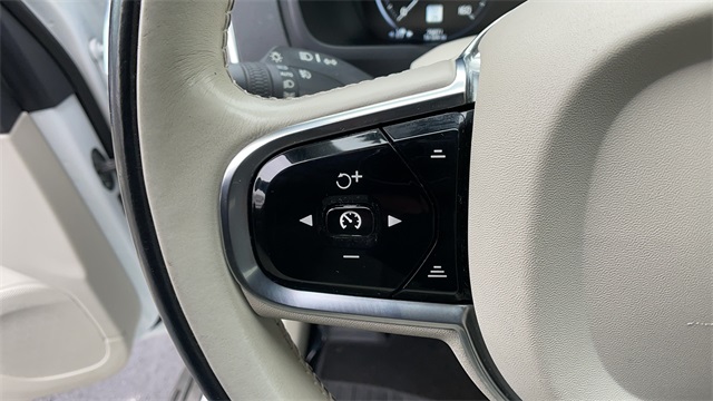 Used 2016 White Volvo T8 Momentum image 17