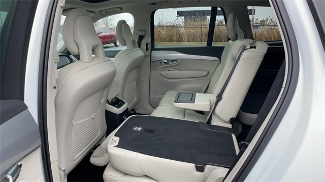 Used 2016 White Volvo T8 Momentum image 39