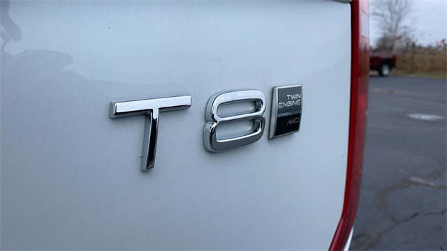 Used 2016 White Volvo T8 Momentum image 46
