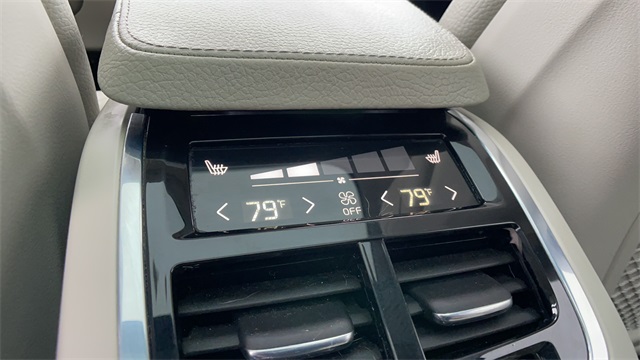 Used 2016 White Volvo T8 Momentum image 40