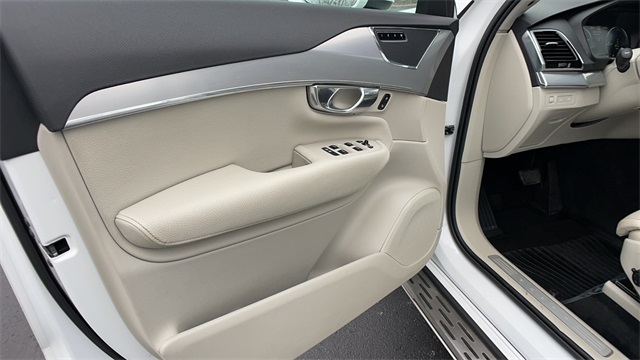 Used 2016 White Volvo T8 Momentum image 8