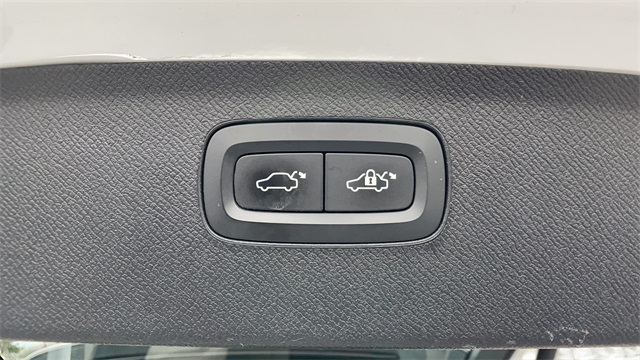 Used 2016 White Volvo T8 Momentum image 43