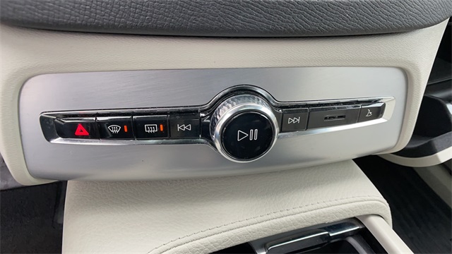 Used 2016 White Volvo T8 Momentum image 29