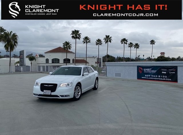 PRE-OWNED 2018 CHRYSLER 300 TOURING RWD 4D SEDAN