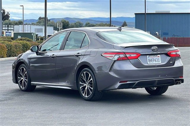 Used 2019 Toyota LE image 3