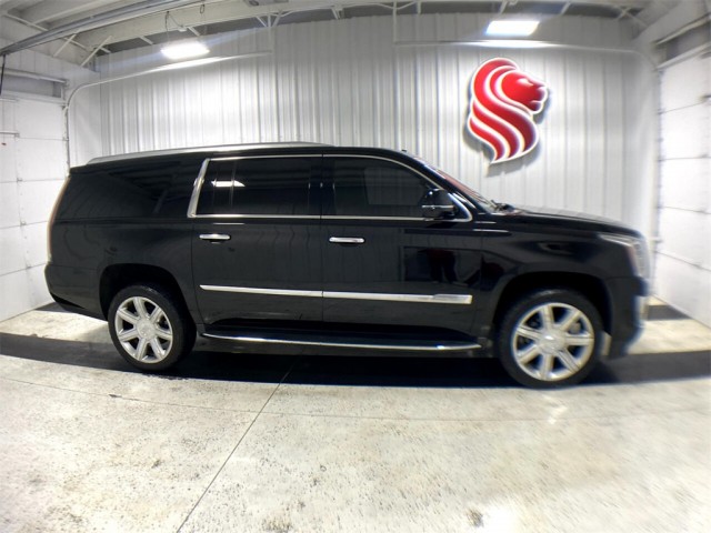 Pre-Owned 2017 Cadillac Escalade ESV Luxury