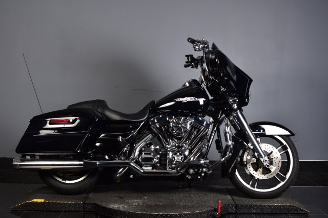 Pre-Owned 2014 Harley-Davidson Street Glide Special FLHXS