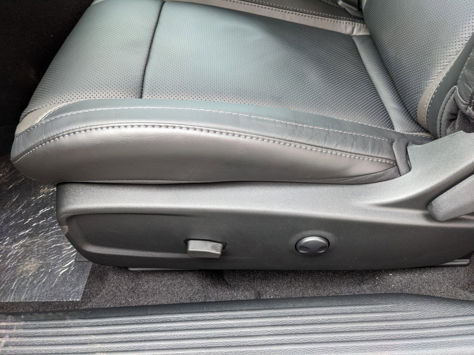 New 2022 White Knuckle Exterior Paint Dodge SXT image 17
