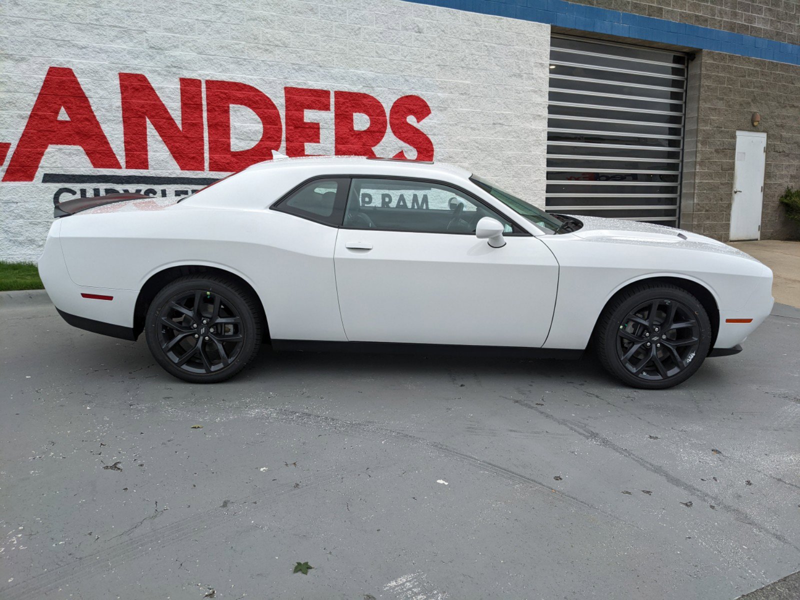 New 2022 White Knuckle Exterior Paint Dodge SXT image 8