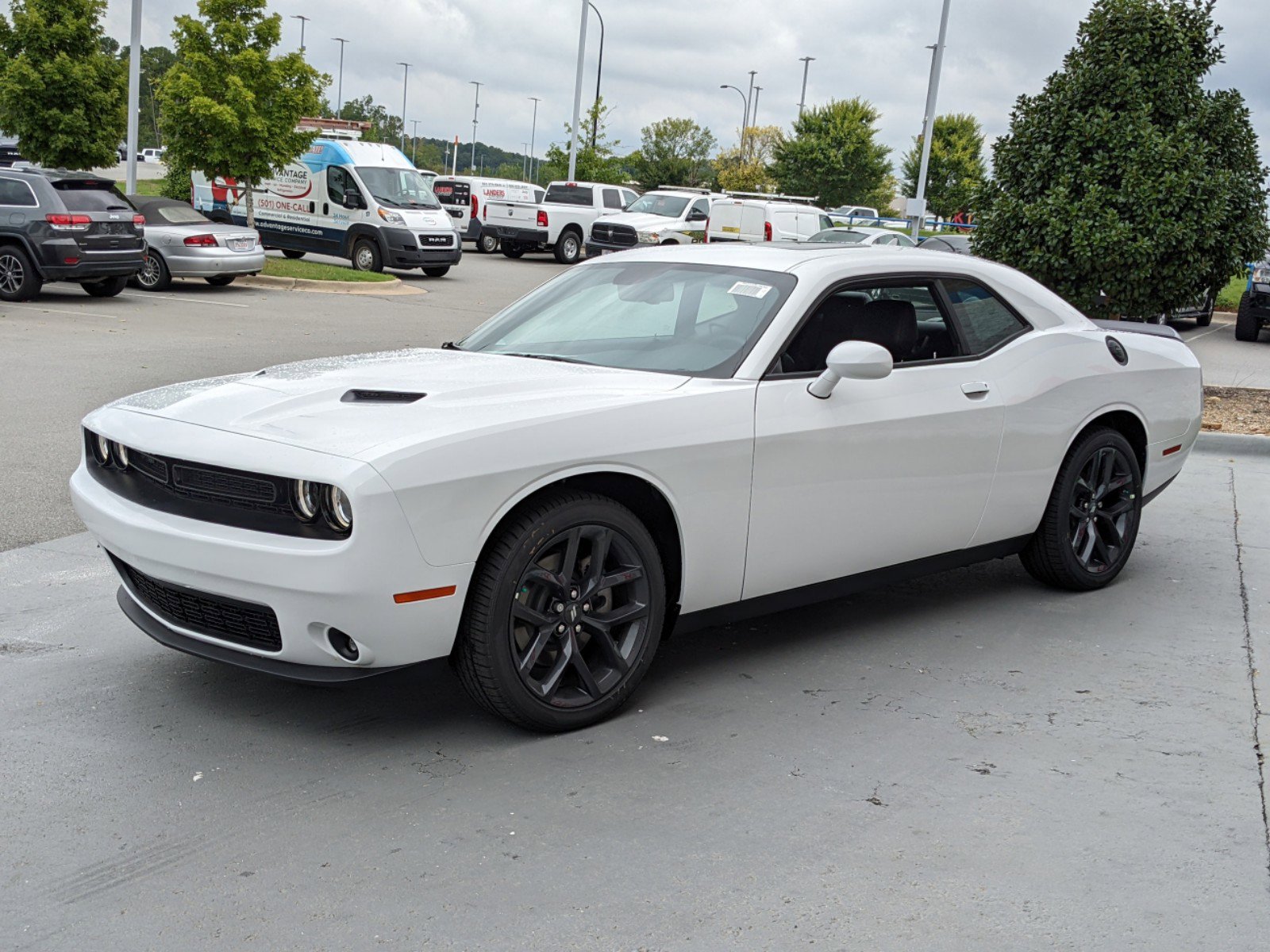 New 2022 White Knuckle Exterior Paint Dodge SXT image 3