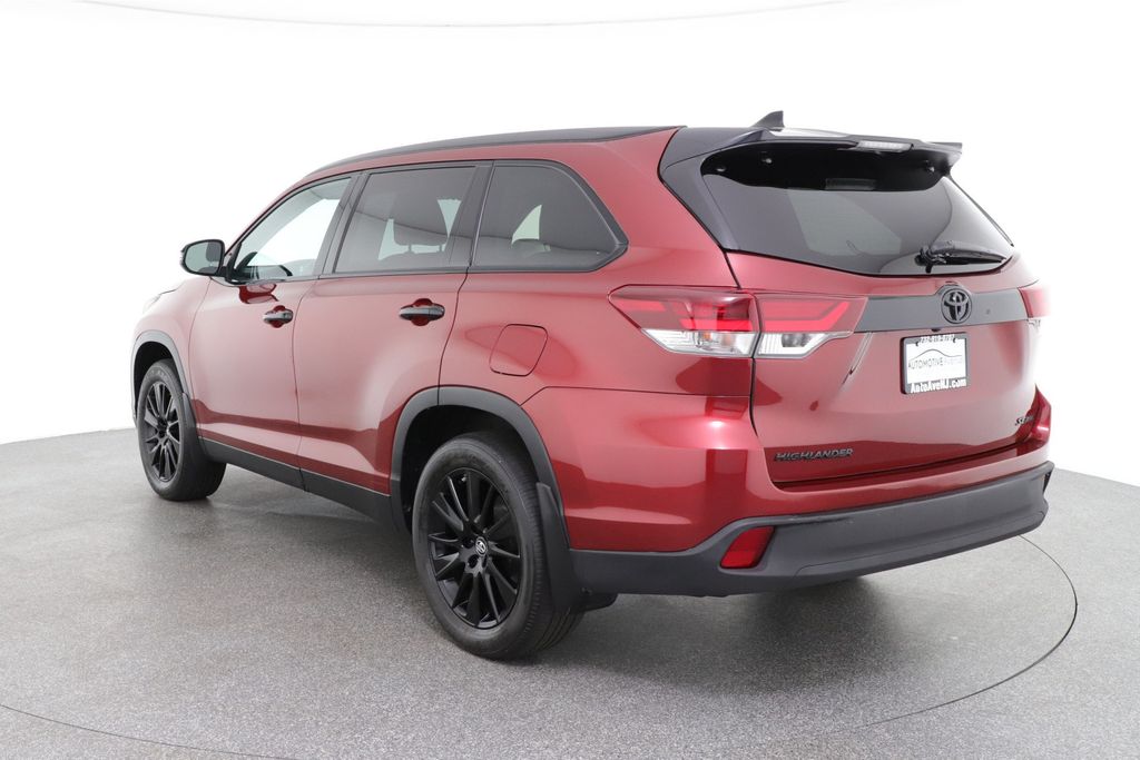 2019 Toyota Highlander SE V6 AWD Nightshade Edition SUV available at ...