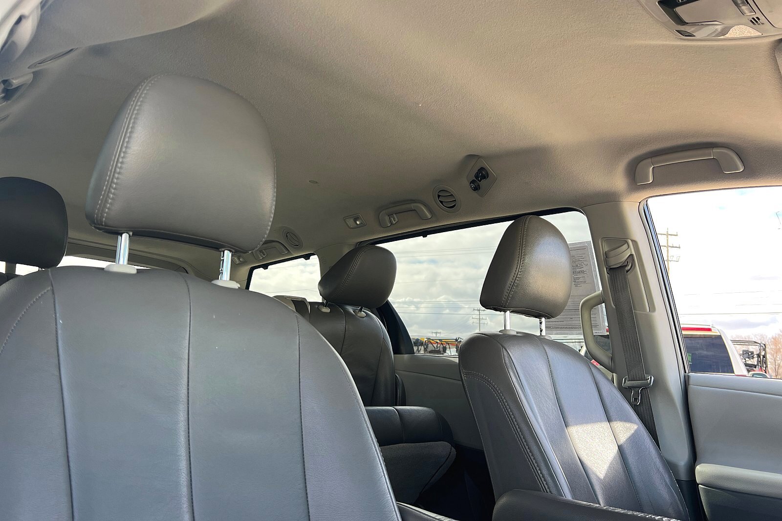 Pre-Owned 2011 Toyota Sienna LE