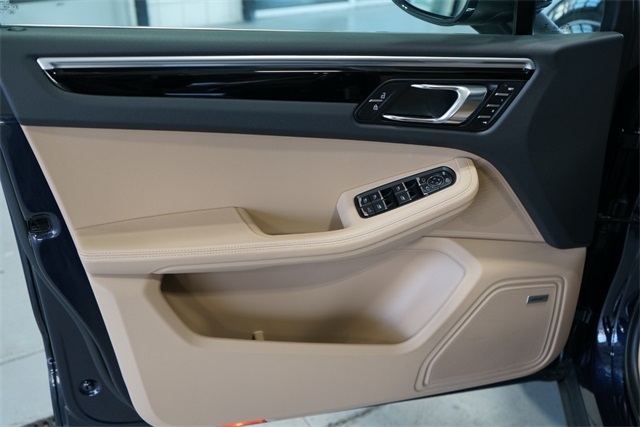 Certified Pre-Owned 2021 Porsche Macan