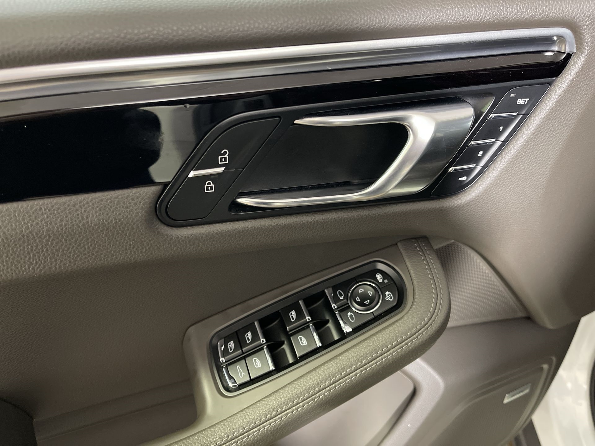 Certified Pre-Owned 2019 Porsche Macan Base