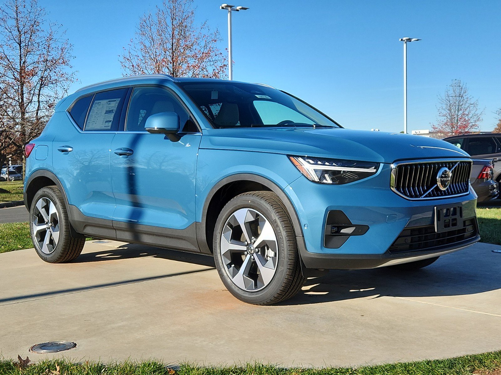 New 2023 Volvo XC40 Plus Bright Theme Sport Utility in Falls Church