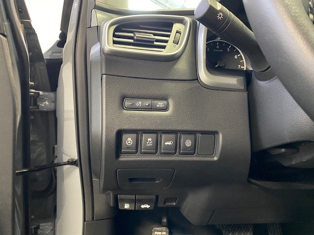 Used 2021 Gray Nissan SL image 10