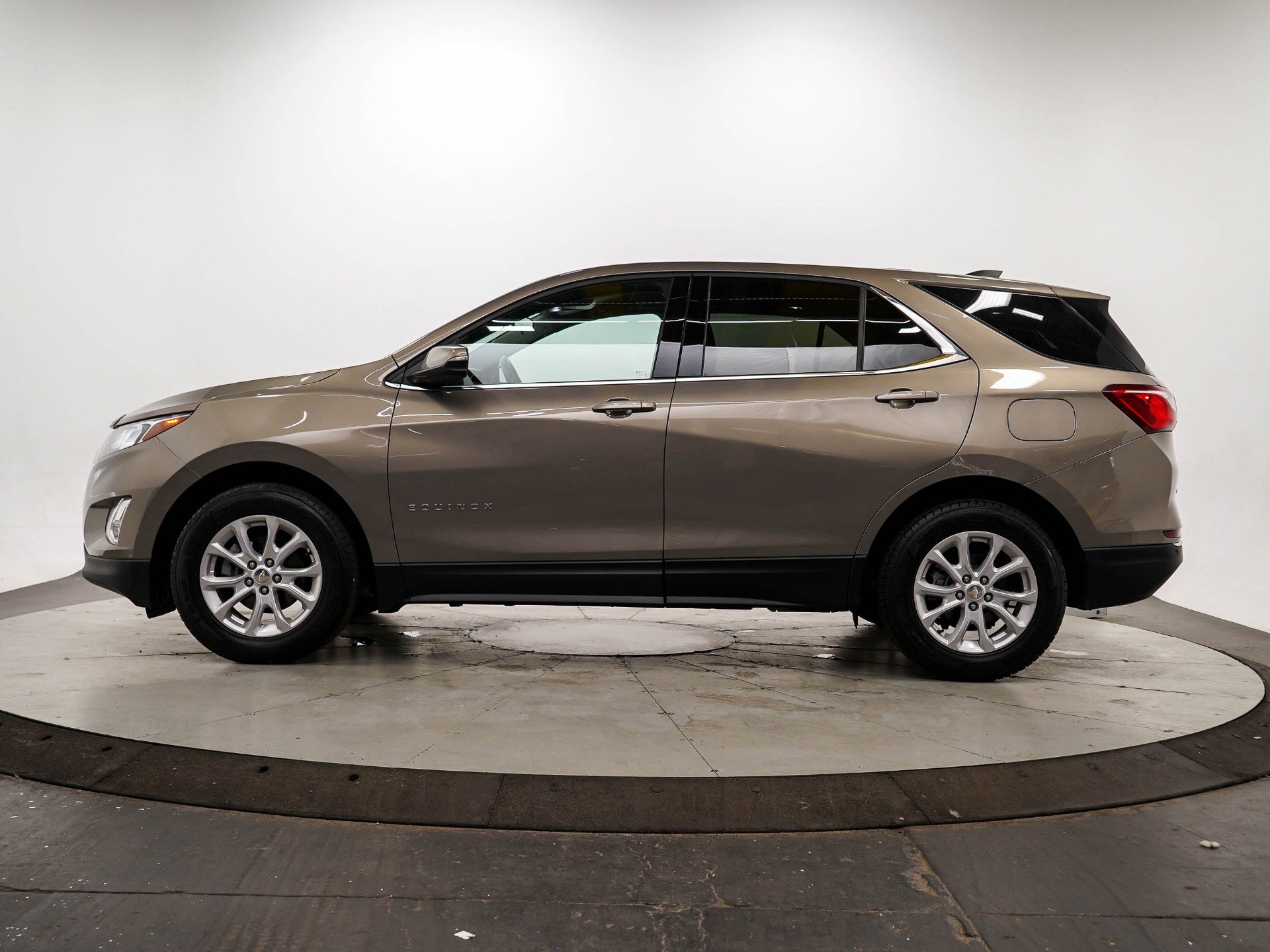 Used 2019 Chevrolet Equinox LT with VIN 3GNAXKEV3KS575874 for sale in White Bear Lake, Minnesota